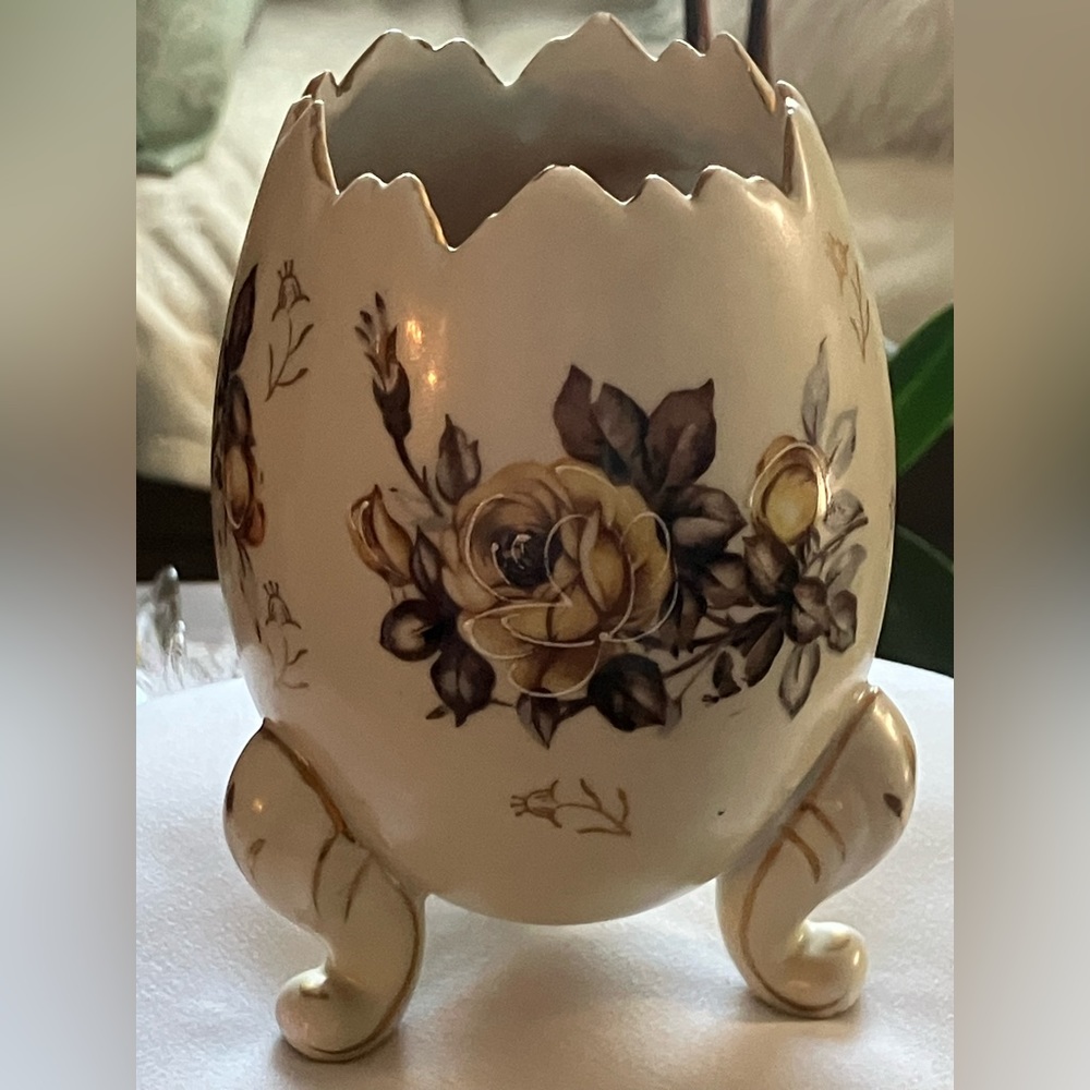 Napco Ware Footed Porcelain Egg Vase Vintage 1850’s Era
